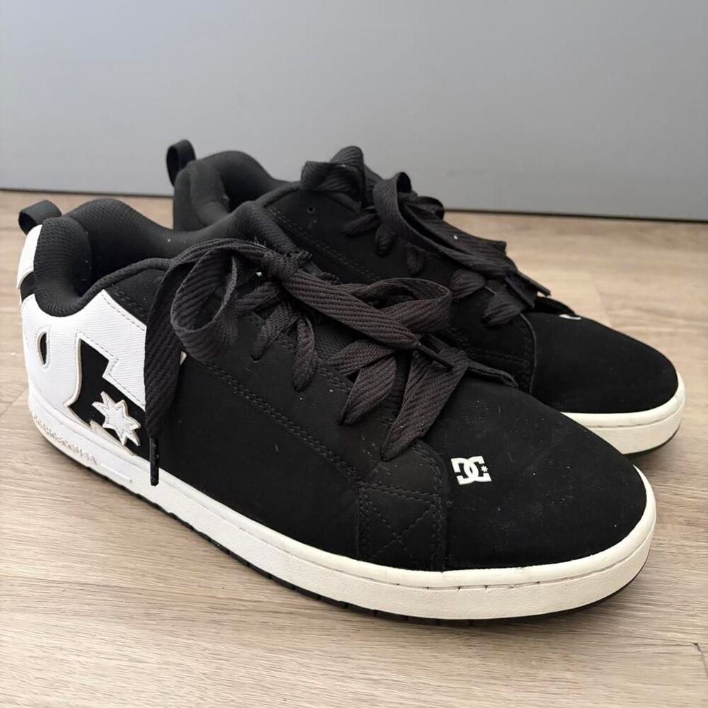 Great condition, DC Shoes Court Graffik Sneakers Men's Size 13